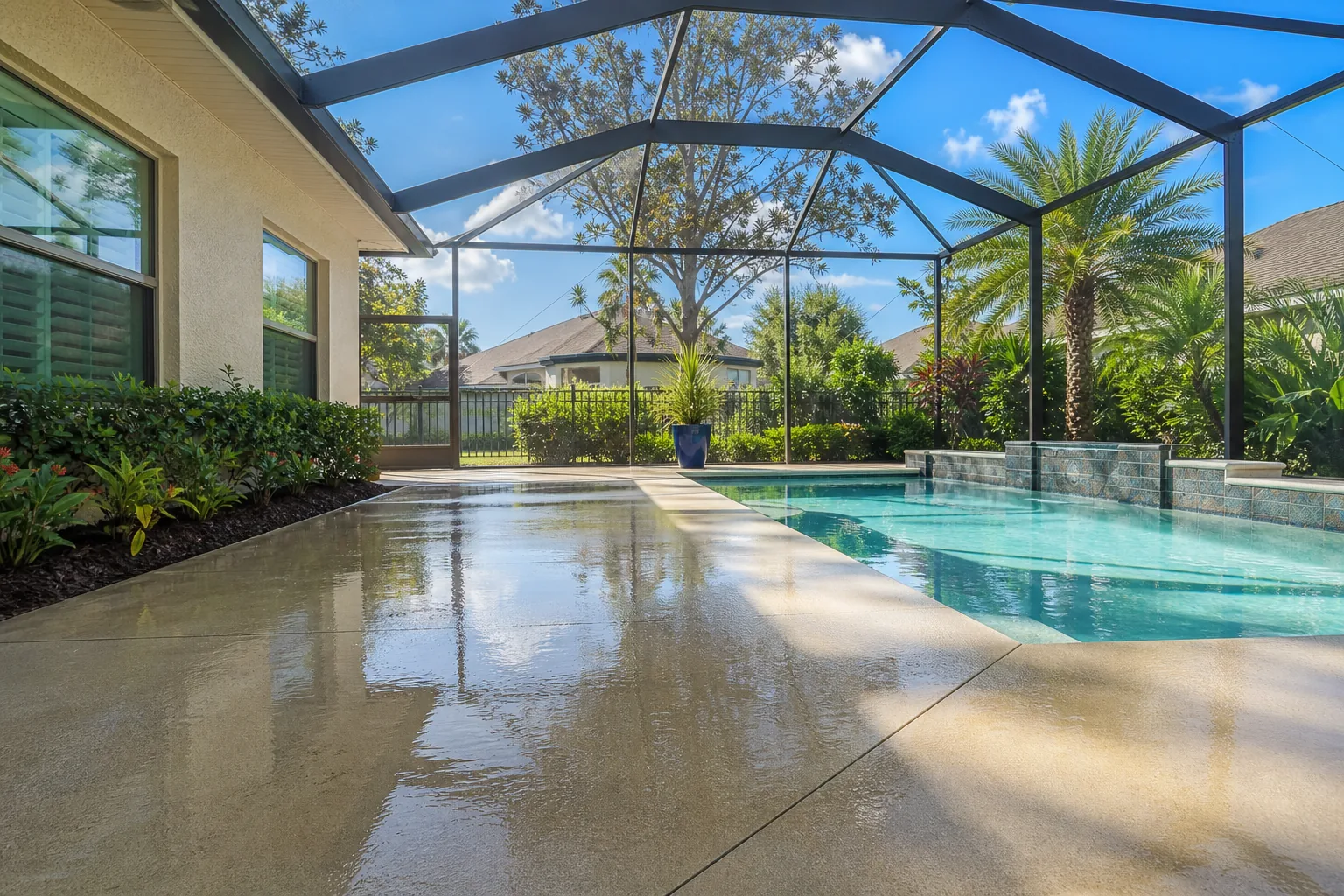 Screened pool enclosure in Jacksonville