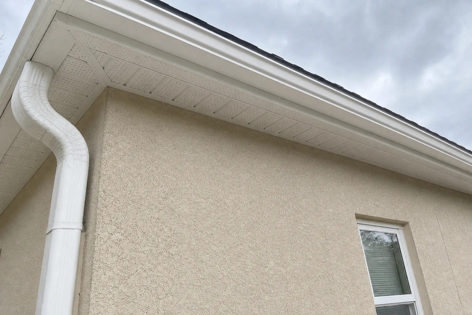 After soft washing: clean Jacksonville soffits and eaves with algae removed